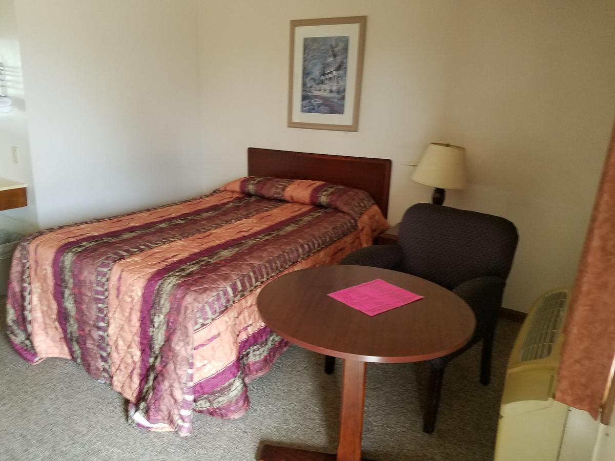 Midwest Inn Paoli Екстериор снимка