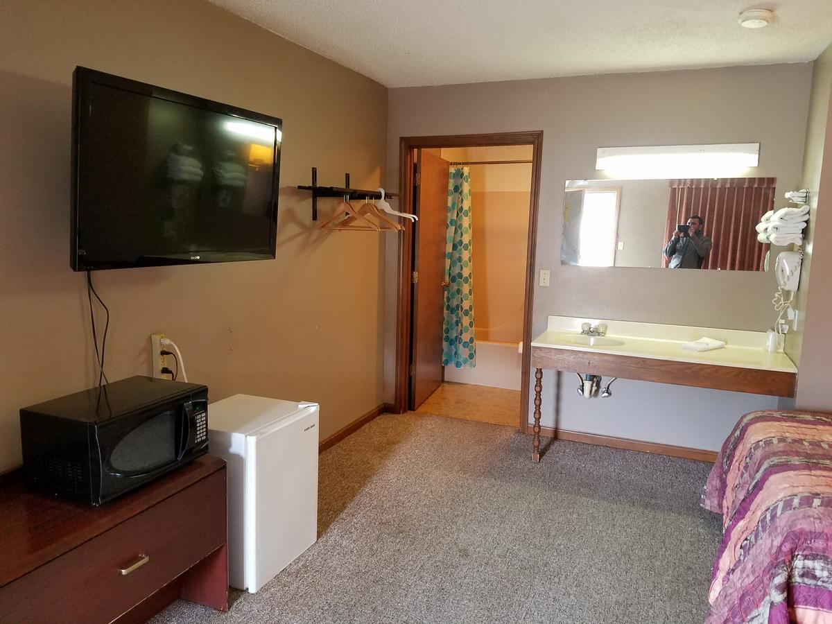 Midwest Inn Paoli Екстериор снимка